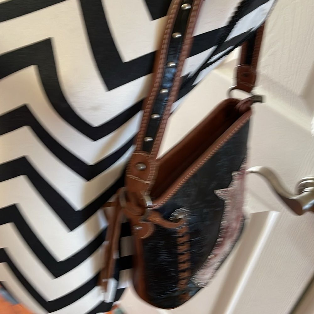 Montana West Black and Brown Horse Accent Shoulder Bag - Picture 13 of 14